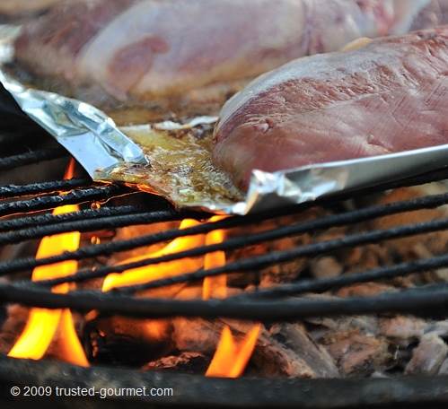 fbbq6 Watch the grease coming from the duck skin